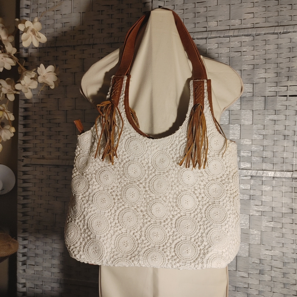 Cream Cest.1946 Crochet Look Shoulder bag Straps with Tassels Ladies Tote